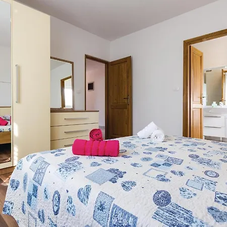 Holiday home Beautiful Home In Butkovici With Wifi *