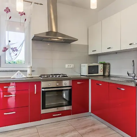 Beautiful Home In Butkovici With Wifi *