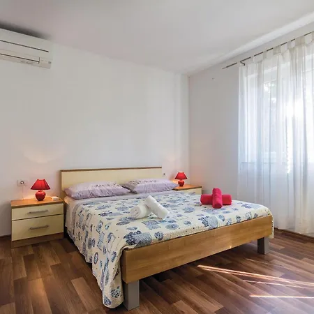 Holiday home Beautiful Home In Butkovici With Wifi *