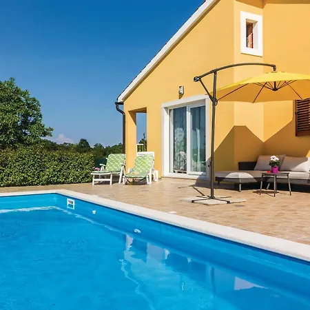 Holiday home Beautiful Home In Butkovici With Wifi *