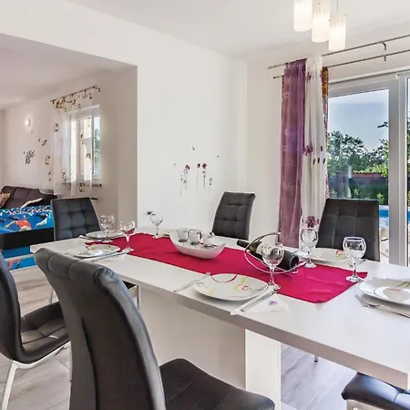 Beautiful Home In Butkovici With Wifi
