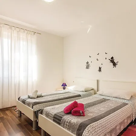 Beautiful Home In Butkovici With Wifi *